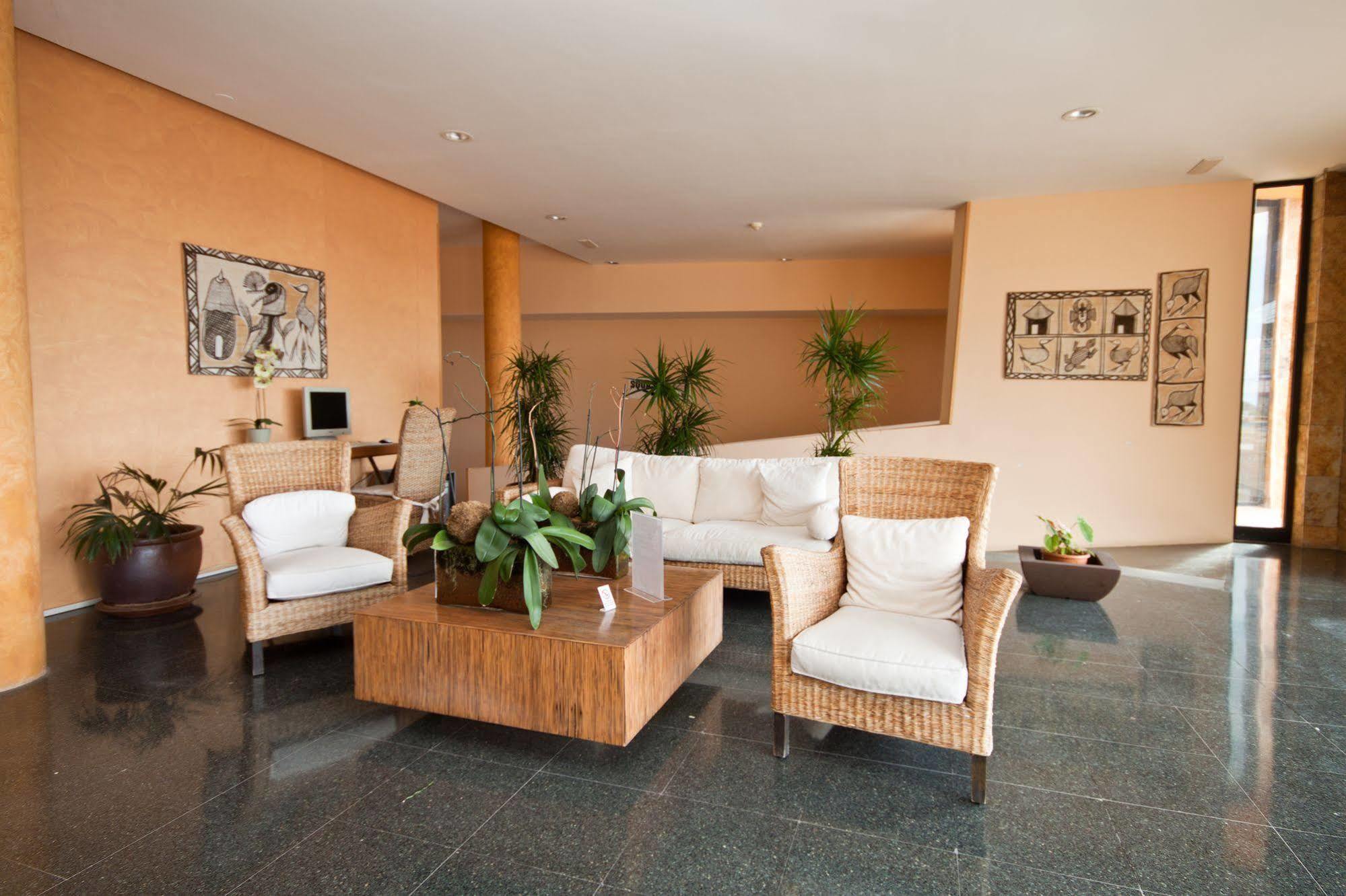 Apartamentos Amadores Beach Exterior foto