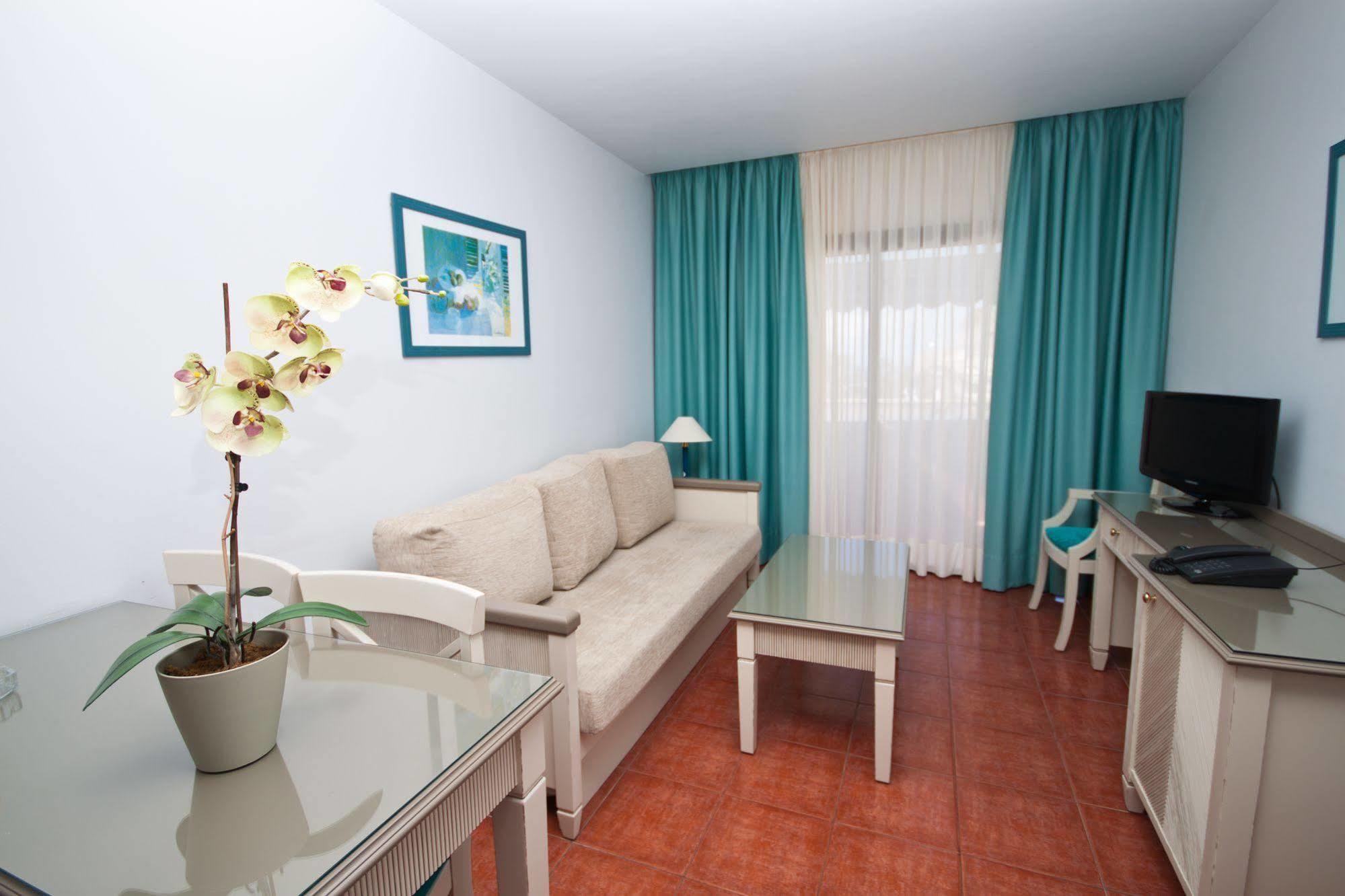 Apartamentos Amadores Beach Exterior foto