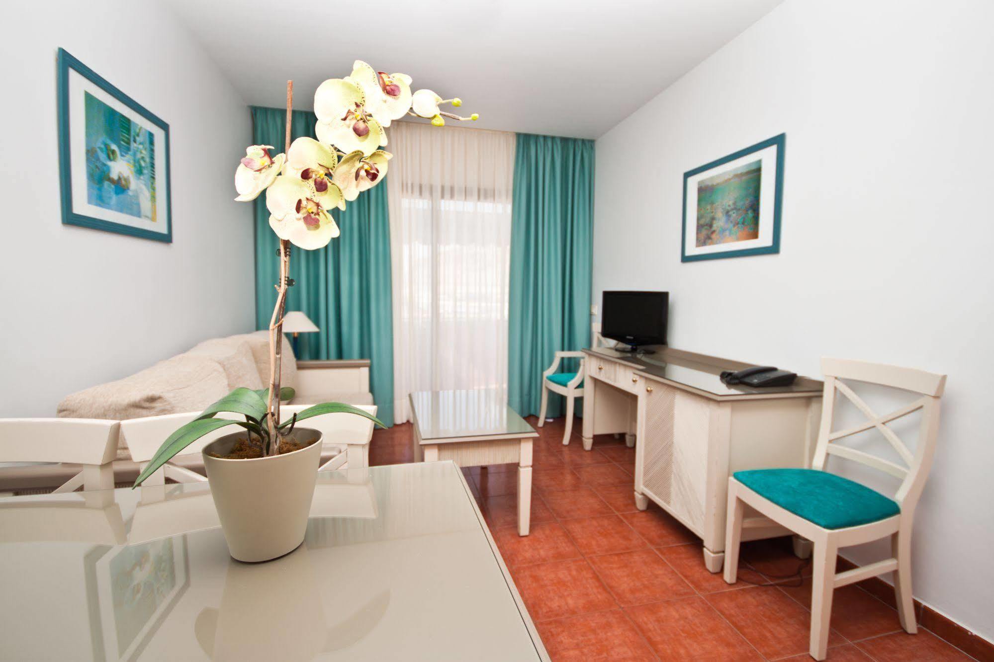Apartamentos Amadores Beach Exterior foto
