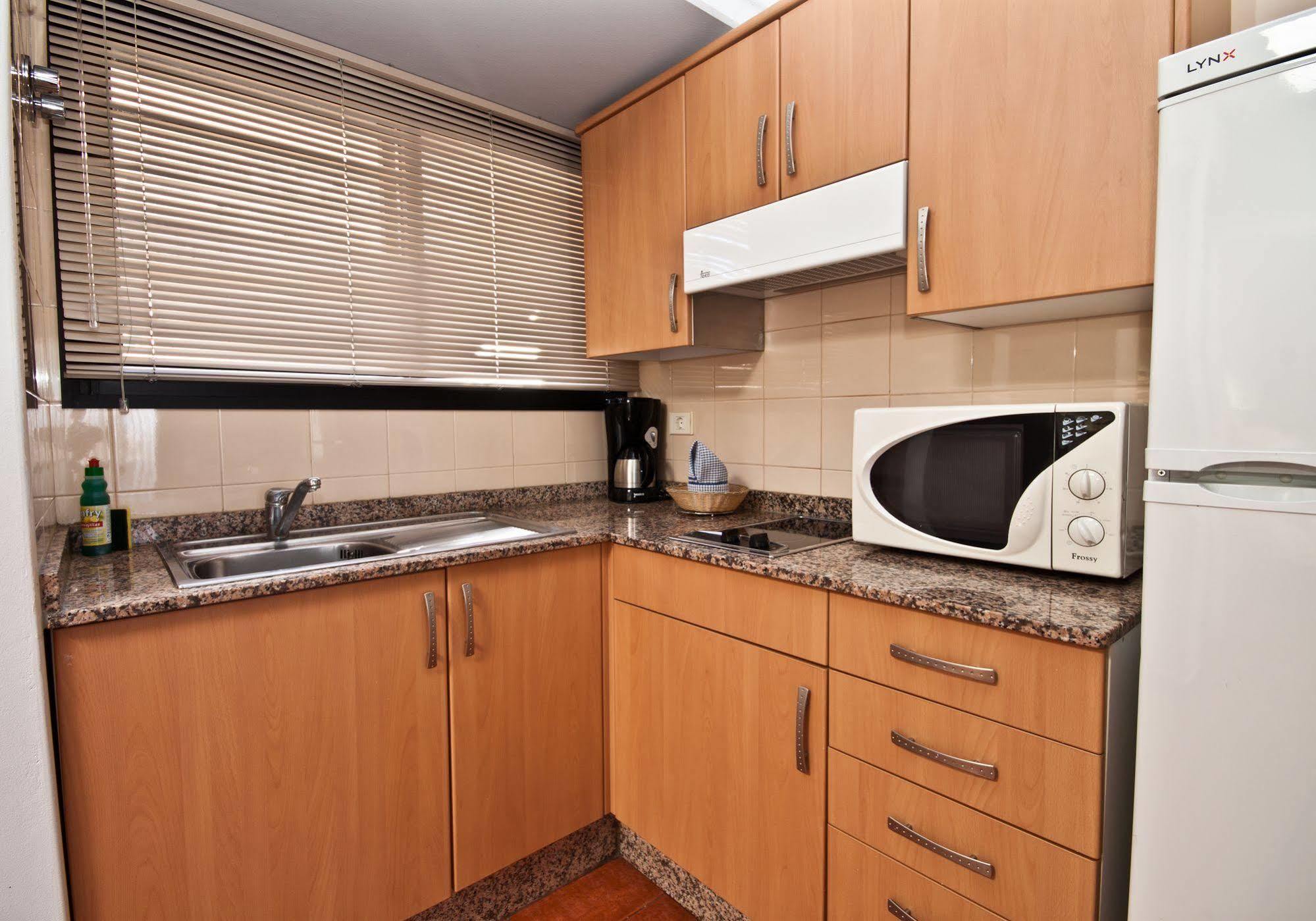 Apartamentos Amadores Beach Exterior foto
